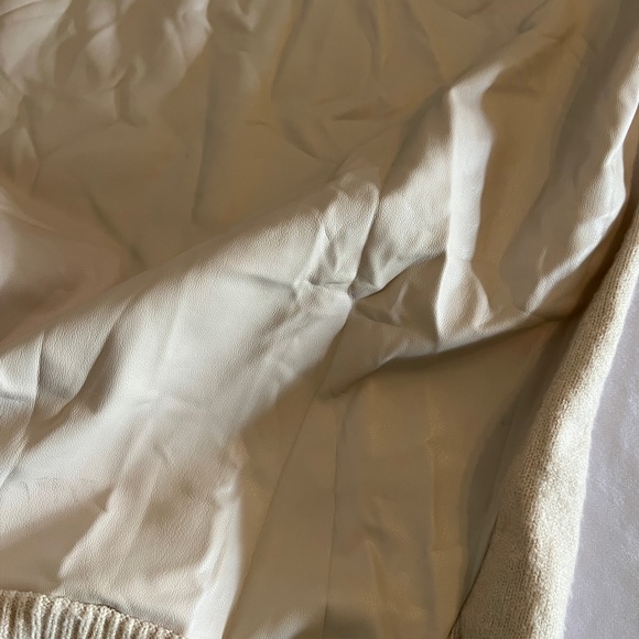 XL NWOT EXPRESS FAUX LEATHER PIECED HIGH SLIT SWEATER Long Sleeve Top Winter
NE - Picture 9 of 14